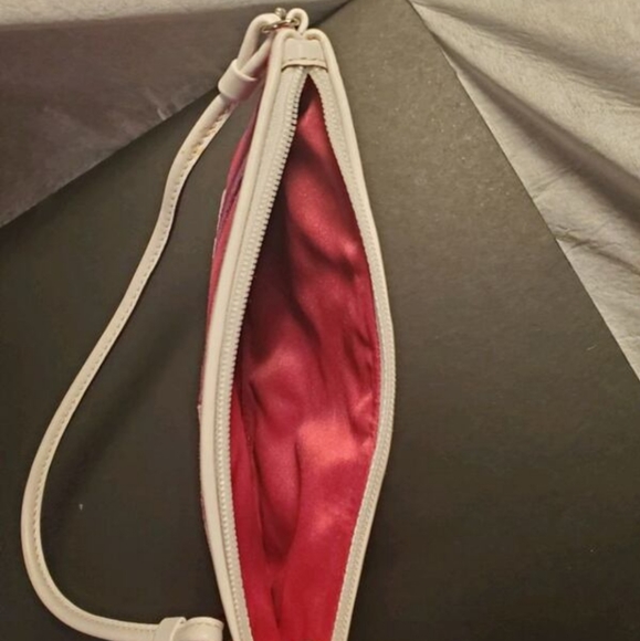 🆕 COACH - SUEDE WRISTLET - Picture 2 of 7